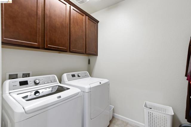 2469 Talaria Dr, Oakley CA: https://media.crmls.org/mediaz/c8109add-5ac9-4fa5-ae5b-8384cd1b25d6.jpg