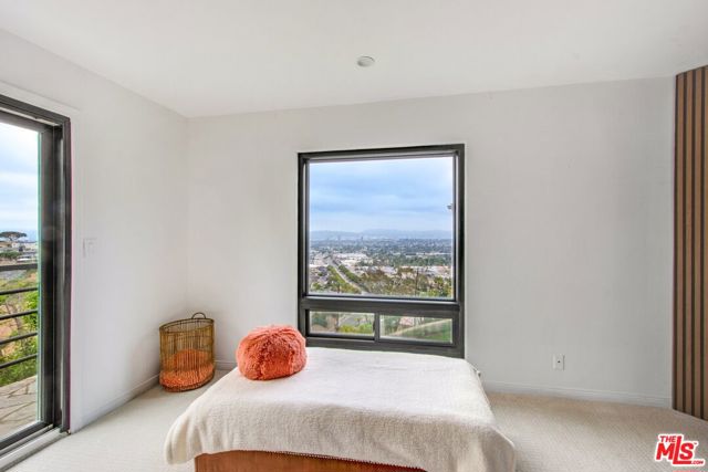 4223 Don Carlos Drive, Los Angeles CA: https://media.crmls.org/mediaz/c810a782-7b5e-4f7e-998b-d9f538e35f86.jpg