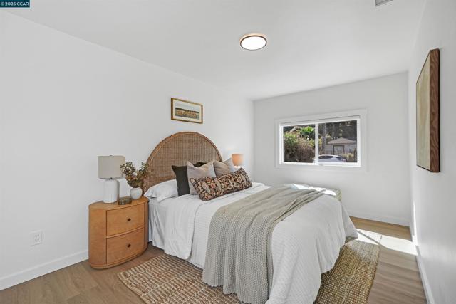 10060 Bernhardt Dr, Oakland CA: https://media.crmls.org/mediaz/c810d654-a5a7-403b-9658-29f572c2c8b4.jpg