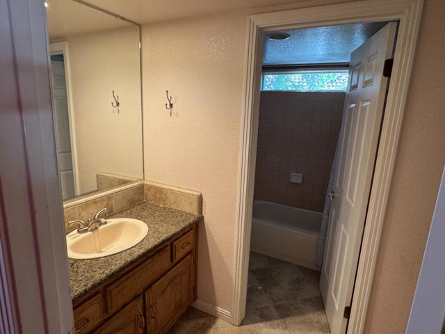 1703 Monte Grosso Drive, Merced CA: https://media.crmls.org/mediaz/c810e740-9116-42ae-b3f0-e64040379e00.jpg