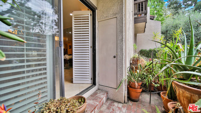 21801 Burbank Boulevard, 92 photo 7