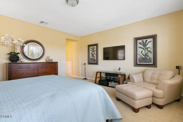 1464 Twin Tides Place, Oxnard CA: https://media.crmls.org/mediaz/c8117390-8574-40c8-935e-2ae60b8c9a54.jpg