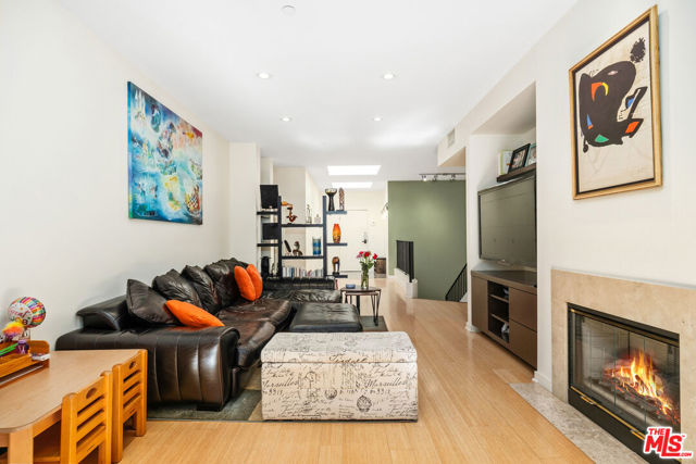 2111 S Beverly Glen Boulevard, Los Angeles CA: https://media.crmls.org/mediaz/c8119d13-9e72-40a5-9892-0036ecd05f04.jpg