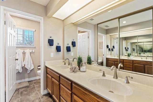 5409 Cameo Ct, Pleasanton CA: https://media.crmls.org/mediaz/c812e50e-01a8-4e97-a195-b5cd56531434.jpg