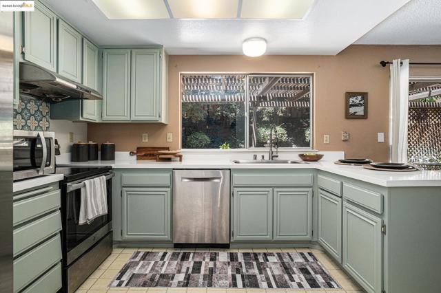 1039 Village Oaks Drive, Martinez CA: https://media.crmls.org/mediaz/c812ebad-cd59-4cb8-b216-1338344b3c2a.jpg