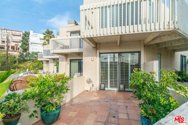 7301 Vista Del Mar, Playa del Rey CA: https://media.crmls.org/mediaz/c81301d2-bd14-422c-aba7-1bb9fa8982b6.jpg