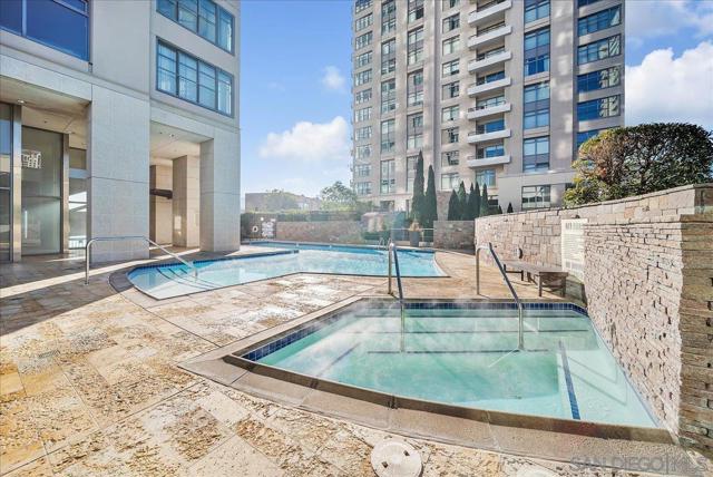 645 Front St, San Diego CA: https://media.crmls.org/mediaz/c8130435-714e-4535-b1d2-ca477497a050.jpg