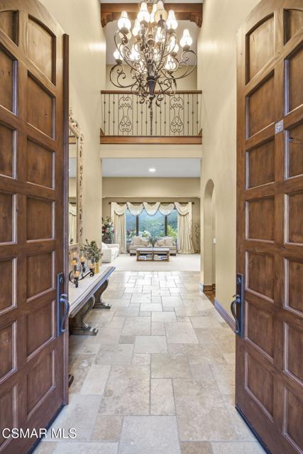 82 Queens Garden Drive, Thousand Oaks CA: https://media.crmls.org/mediaz/c8137755-2f0c-4909-a68e-3e1a6b4780db.jpg