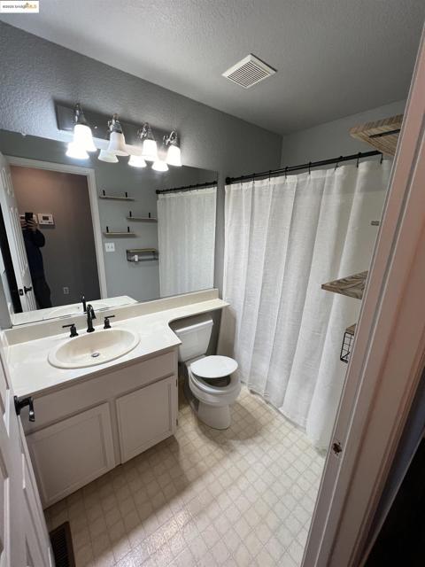 293 Amberleaf Way, Brentwood CA: https://media.crmls.org/mediaz/c813b3a4-4c43-4ed6-8b44-7eddb56df9ad.jpg