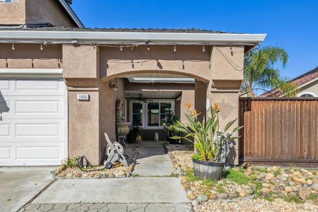 1005 Wood Thrush Ln, Tracy CA: https://media.crmls.org/mediaz/c81499c1-5231-4aa8-895d-e3893a456989.jpg