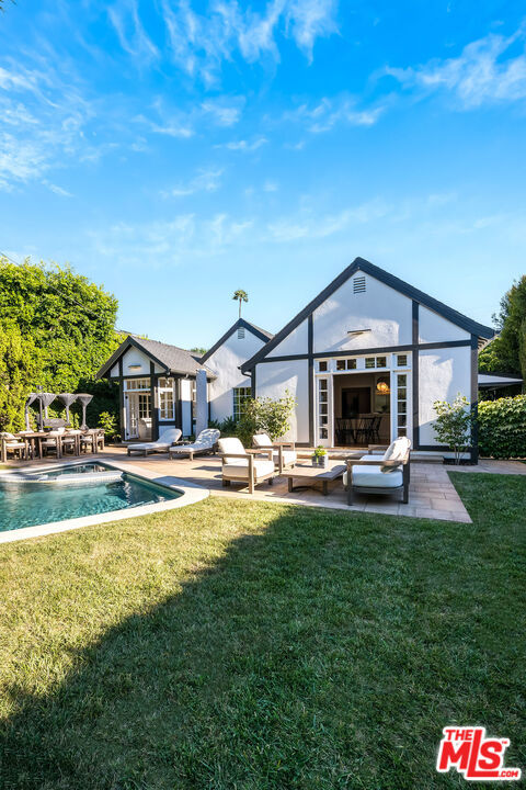 10445 Valley Spring Lane, Toluca Lake CA: https://media.crmls.org/mediaz/c814fc64-c548-4ee8-9695-0db717566e7b.jpg