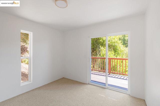 6659 Exeter Dr, Oakland CA: https://media.crmls.org/mediaz/c8150a41-3efa-4314-a613-ba50b595d0e9.jpg