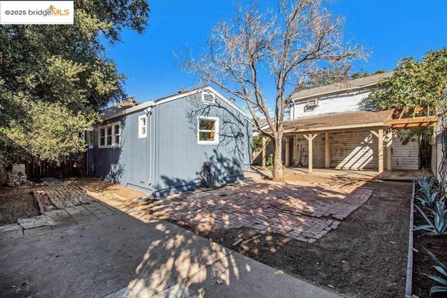 515 W 9Th St, Antioch CA: https://media.crmls.org/mediaz/c8150af7-253f-4180-ab29-e6a8b1b1a8bf.jpg