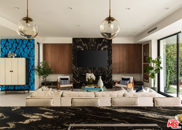 6509 Colgate Avenue, Los Angeles CA: https://media.crmls.org/mediaz/c8153d94-41f6-42ed-8450-abde23a19e0a.jpg