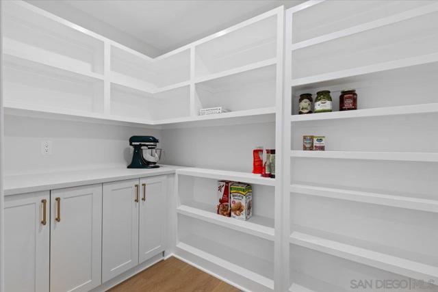 1211 California St, Imperial Beach CA: https://media.crmls.org/mediaz/c8156142-3758-48c2-a095-f0a7cbf66186.jpg
