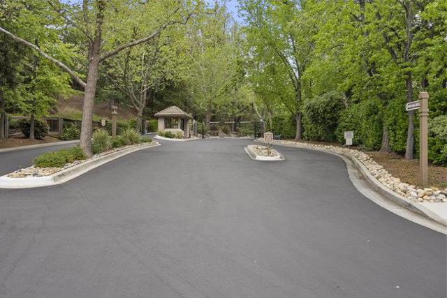 5958 Dry Oak Drive, San Jose CA: https://media.crmls.org/mediaz/c815cf47-45ae-487f-af8e-e00d0977f1d3.jpg