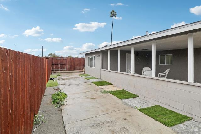 6242 Thorn St, San Diego CA: https://media.crmls.org/mediaz/c817cefe-5d53-4139-b468-f99b26b03f12.jpg