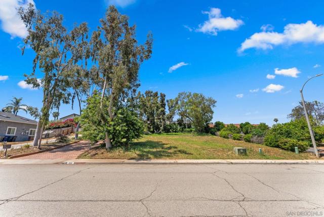 925 Moody Dr, Escondido CA: https://media.crmls.org/mediaz/c8184be6-24e9-4885-aef6-28936b14d2ec.jpg