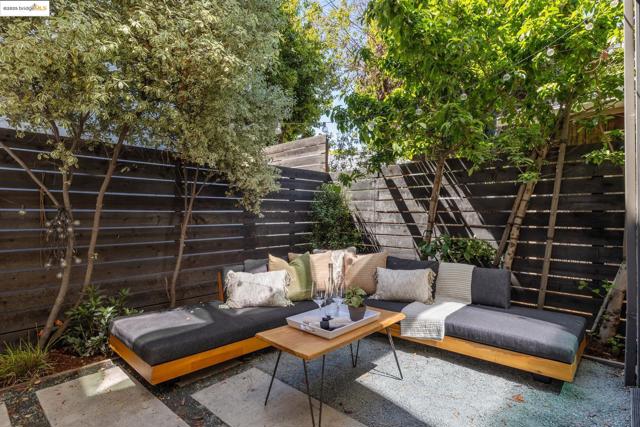 2010 9th St, Berkeley CA: https://media.crmls.org/mediaz/c81986e2-7fbe-46e3-a367-aecd74cd7261.jpg