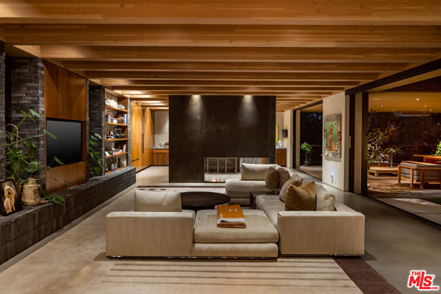 9551 Oak Pass Road, Beverly Hills CA: https://media.crmls.org/mediaz/c819aee4-4961-4793-97b8-512dea0ee75b.jpg