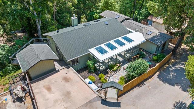 475 Riverview Drive, Boulder Creek CA: https://media.crmls.org/mediaz/c81a60cc-04cf-4b2d-90db-30dbf0270c27.jpg