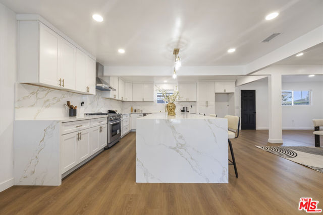 Image 7 of 70 For 19203 Galway Avenue