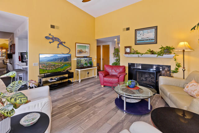 1291 Tiffany N Circle, Palm Springs CA: https://media.crmls.org/mediaz/c81af242-a0dc-494e-8a15-c41b00cde3ef.jpg
