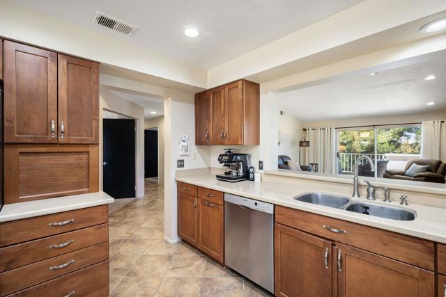 340 Vista Royale Drive, Palm Desert CA: https://media.crmls.org/mediaz/c81ba785-9509-418e-92b8-526d4a7da156.jpg