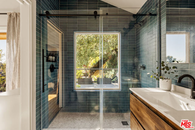 8556 Ridpath Drive, Los Angeles CA: https://media.crmls.org/mediaz/c81bc61b-d8dd-4447-b4f4-e4e9af9ede8e.jpg