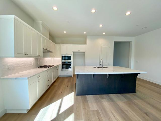 2140 White Oak Drive, Hollister CA: https://media.crmls.org/mediaz/c81bf3bc-b10e-4a91-8ae6-620dc485206b.jpg