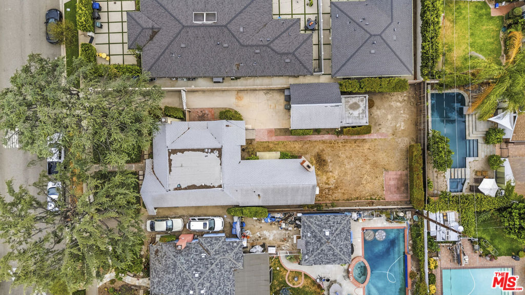 https://media.crmls.org/mediaz/c81c869f-9a56-4c9d-83be-d0a367d5f846.jpg?preset=X-Large