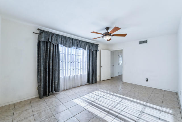 204 Fairway Drive, Needles CA: https://media.crmls.org/mediaz/c81cde67-8938-4f46-8c86-15c7fef8359c.jpg
