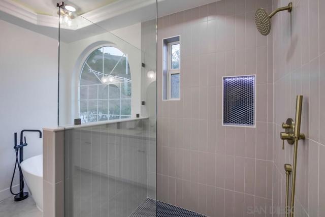 2543 Daisy Ln, Fallbrook CA: https://media.crmls.org/mediaz/c81d334f-ea27-4732-a645-9b4d28266017.jpg
