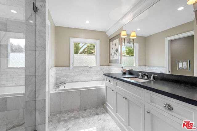 14226 Chandler Boulevard, Sherman Oaks CA: https://media.crmls.org/mediaz/c81d6e0d-7fb7-446e-ad87-a5b729769cc7.jpg