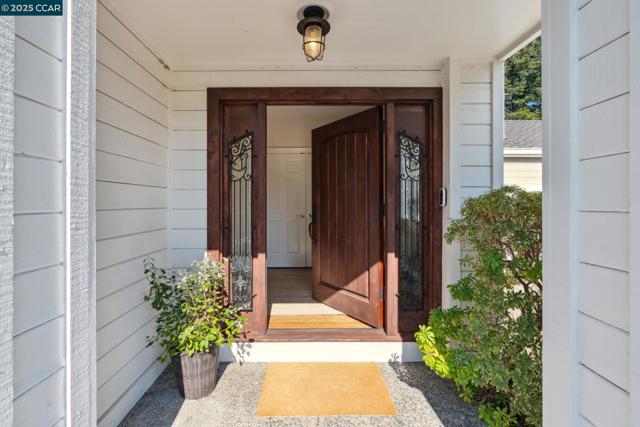 3238 Greenhills Drive, Lafayette CA: https://media.crmls.org/mediaz/c81ddeb4-f9dc-49b6-8711-e8ea78c88088.jpg