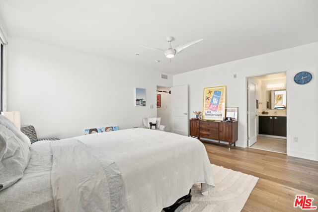 118 North Kings Road, 301 photo 35