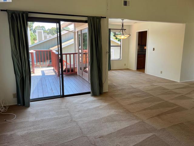 3242 Monika Ln, Hayward CA: https://media.crmls.org/mediaz/c81ed94c-c908-4272-b312-728b6fe8e8bf.jpg