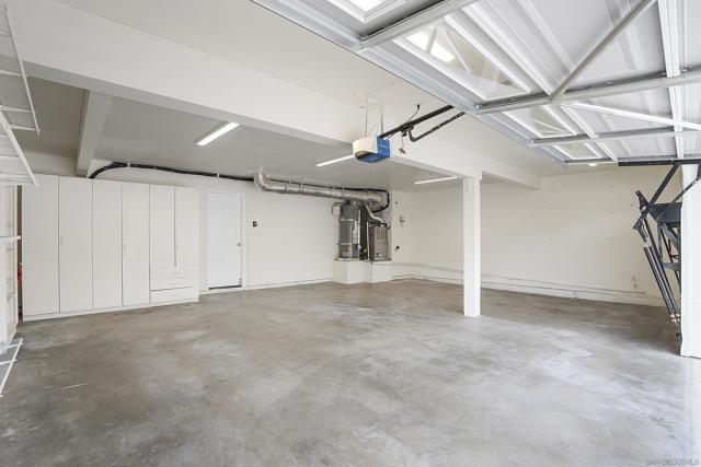 2071 Monaco Ct, El Cajon CA: https://media.crmls.org/mediaz/c81efbaa-42ba-40b4-8f58-598d89036ef5.jpg