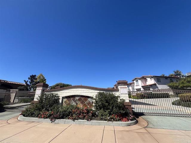 1317 Caminito Balada, La Jolla CA: https://media.crmls.org/mediaz/c81f1317-d265-4bd0-ae84-4c265854acd2.jpg