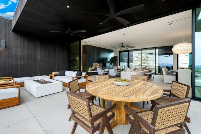 2085 Desert Flower Court, Palm Springs CA: https://media.crmls.org/mediaz/c81f2a18-5709-45f2-ab94-10baf55d9357.jpg