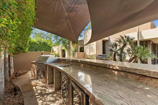 72 Royal Saint Georges Way, Rancho Mirage CA: https://media.crmls.org/mediaz/c81f319b-5808-48e5-a056-0ab0569c8bd3.jpg