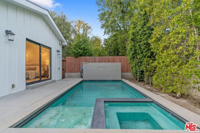 5522 Buffalo Avenue, Sherman Oaks CA: https://media.crmls.org/mediaz/c81f6bab-bbdd-4a89-81a6-0df14d81708e.jpg