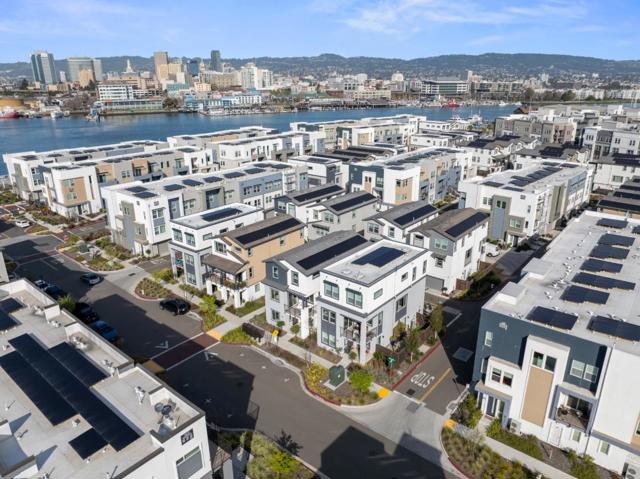 2815 Crusader, Alameda CA: https://media.crmls.org/mediaz/c8200ab9-e6bf-4153-b773-1e697c39bea2.jpg