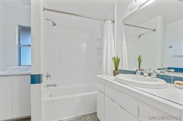 2506 Via Merano, Del Mar CA: https://media.crmls.org/mediaz/c8202b60-82ad-4185-a01c-aff76c6237c7.jpg