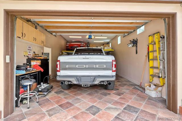 16879 Saint Andrews Drive, Poway CA: https://media.crmls.org/mediaz/c8206923-a035-47f1-950a-8fef9dde6d5a.jpg