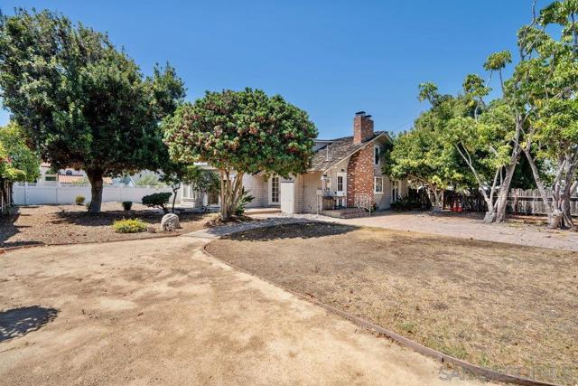 1312 3Rd St, Coronado CA: https://media.crmls.org/mediaz/c82093f7-f999-43ae-ab11-ddaa90ecbfc9.jpg
