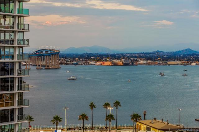 1830 Avenida Del Mundo, Coronado CA: https://media.crmls.org/mediaz/c8210ab7-8ddd-454d-a8bf-38d915f4c349.jpg