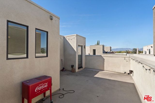 13225 Victory Boulevard photo 30