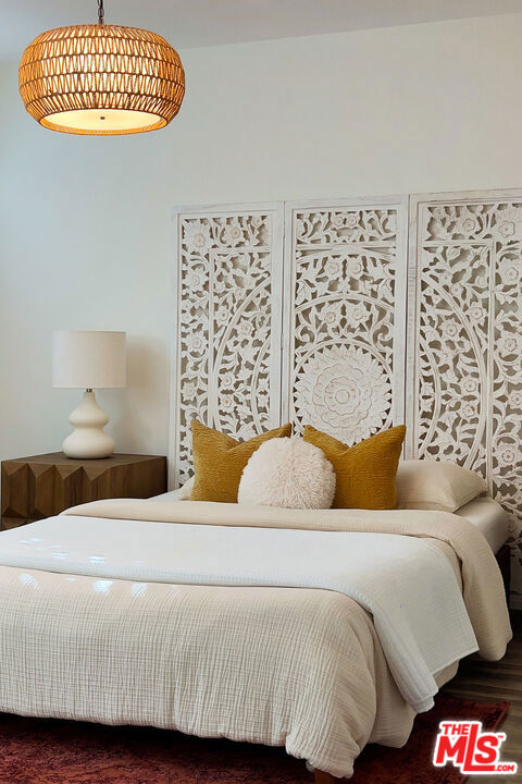 4427 S Wilton Place, Los Angeles CA: https://media.crmls.org/mediaz/c821d7bc-f92f-44c2-9a27-520ce3158a50.jpg