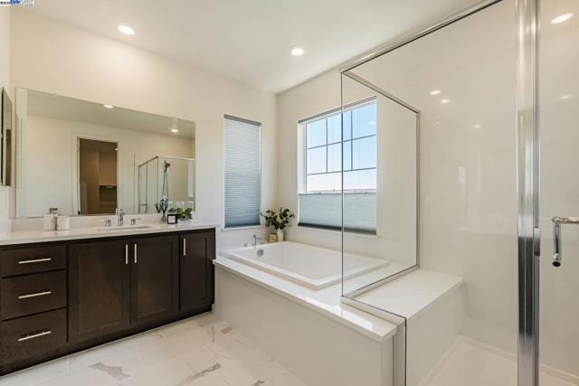 2002 Davoli Ct, San Ramon CA: https://media.crmls.org/mediaz/c822e33c-805f-4a8b-8ab9-d80612dca634.jpg